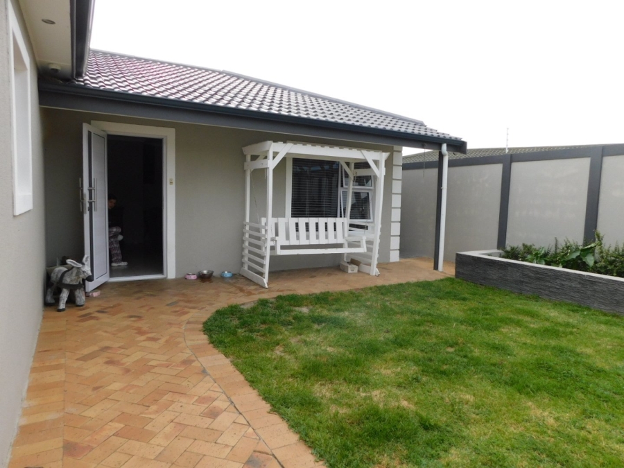 4 Bedroom Property for Sale in Twin Palms Western Cape